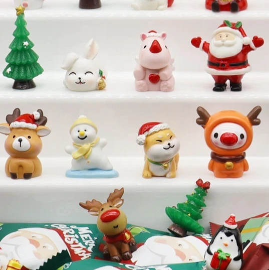 Mini Święty Mikołaj Nagroda Prezent Dekoracja Świąteczna Mikro Zabawka Bałwanek Figurka Kolekcjonerska w Pudełku Niespodziance – Modny Prezent dla Dzieci