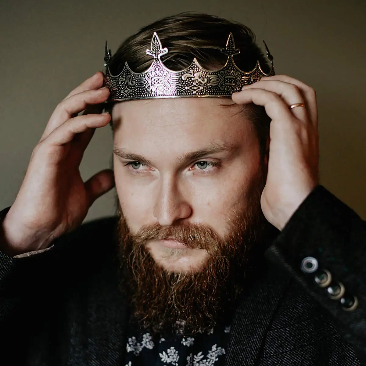 Baroque Vintage Metal Circle Tiara Royal King Queen Crown Unisex Prince Crown Men Queen Hair Accessories Performance Tiara
