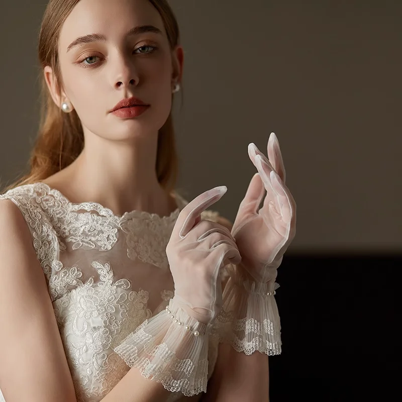 Gants blancs courts en dentelle avec bord à volants pour femmes, gants faits à la main pour les patients de mariage, mains de poignet pour les fêtes de Rhde reconstitution historique, WG112