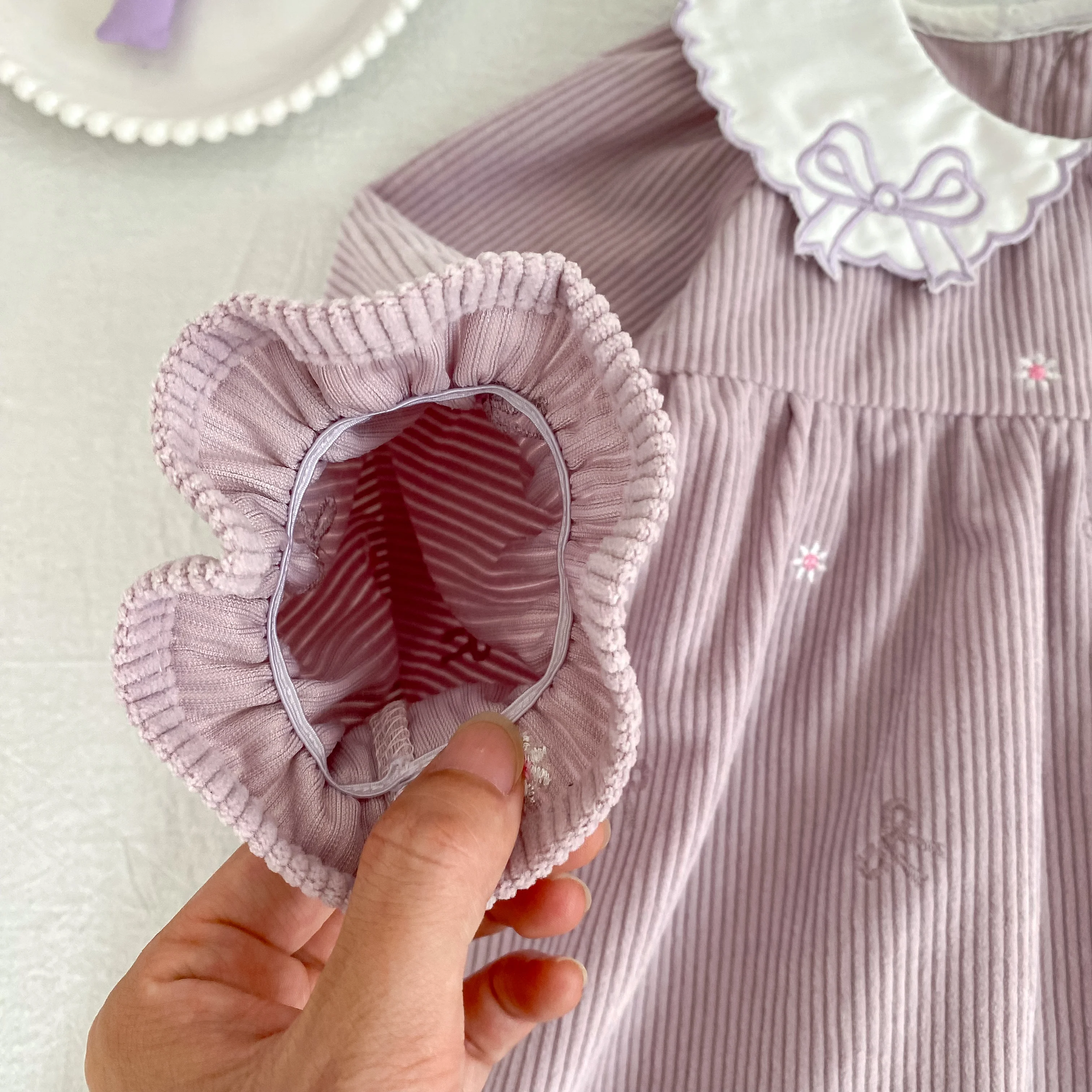 2026 Baby-Mädchen Cordkleid Süße Stickerei Schleife Peter-Pan-Kragen Langarm Prinzessinnenkleid Frühling Winter Lässiges Partykleid – Detail 12