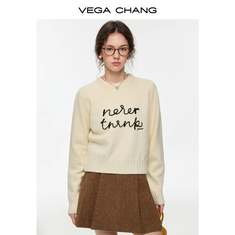 เสื้อถักไหมพรมผู้หญิง Vega Chang คอลเลคชั่นฤดูหนาวใหม่ ดีไซน์ตัวอักษรและเสื้อท่อนบนที่ดูอ่อนโยน