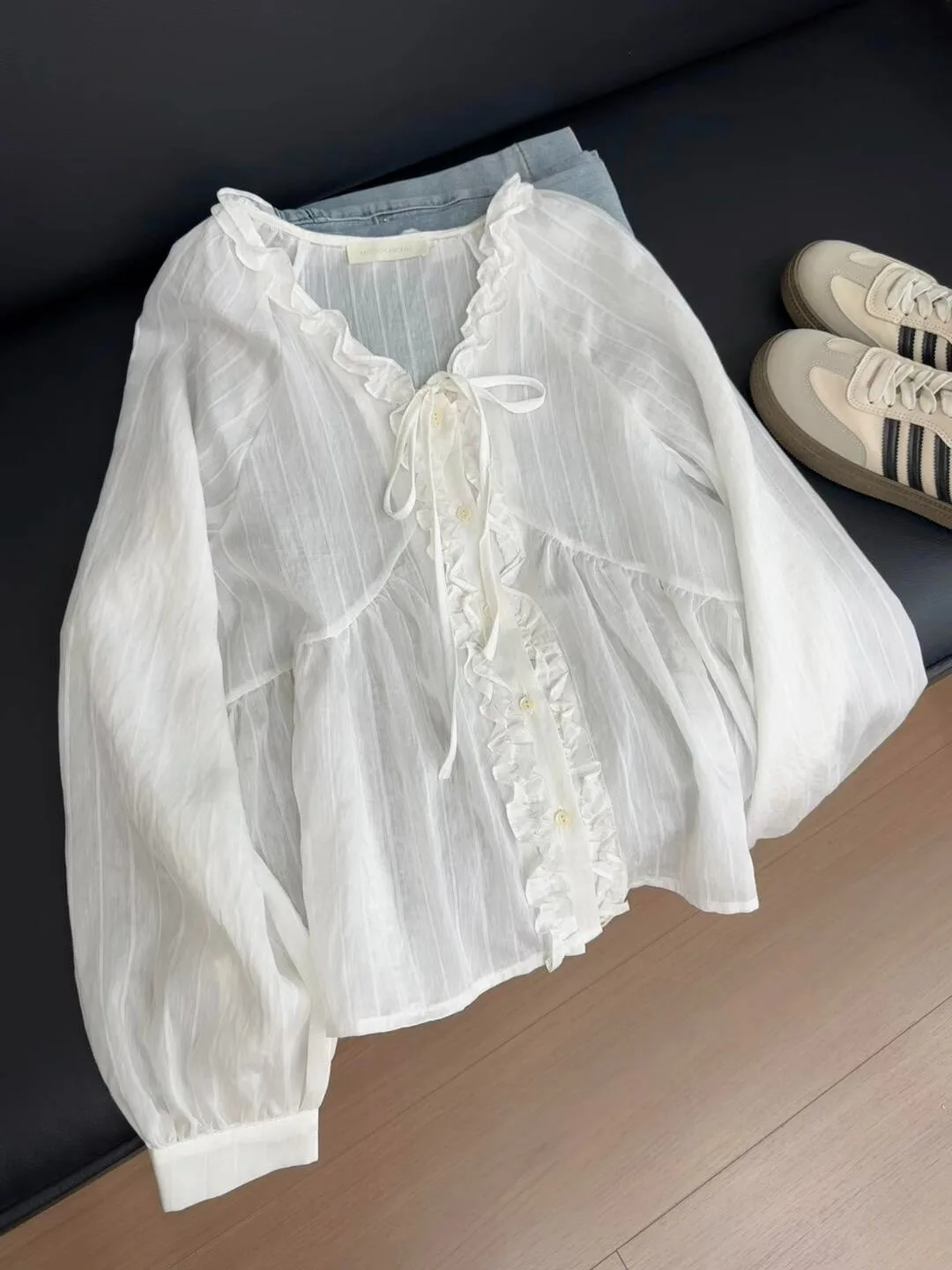 

White Cotton Linen V-ne irt Women's Spring Sweet Design Gentle Sle with Bow Tie Wooden Bordered French Sle Loose...