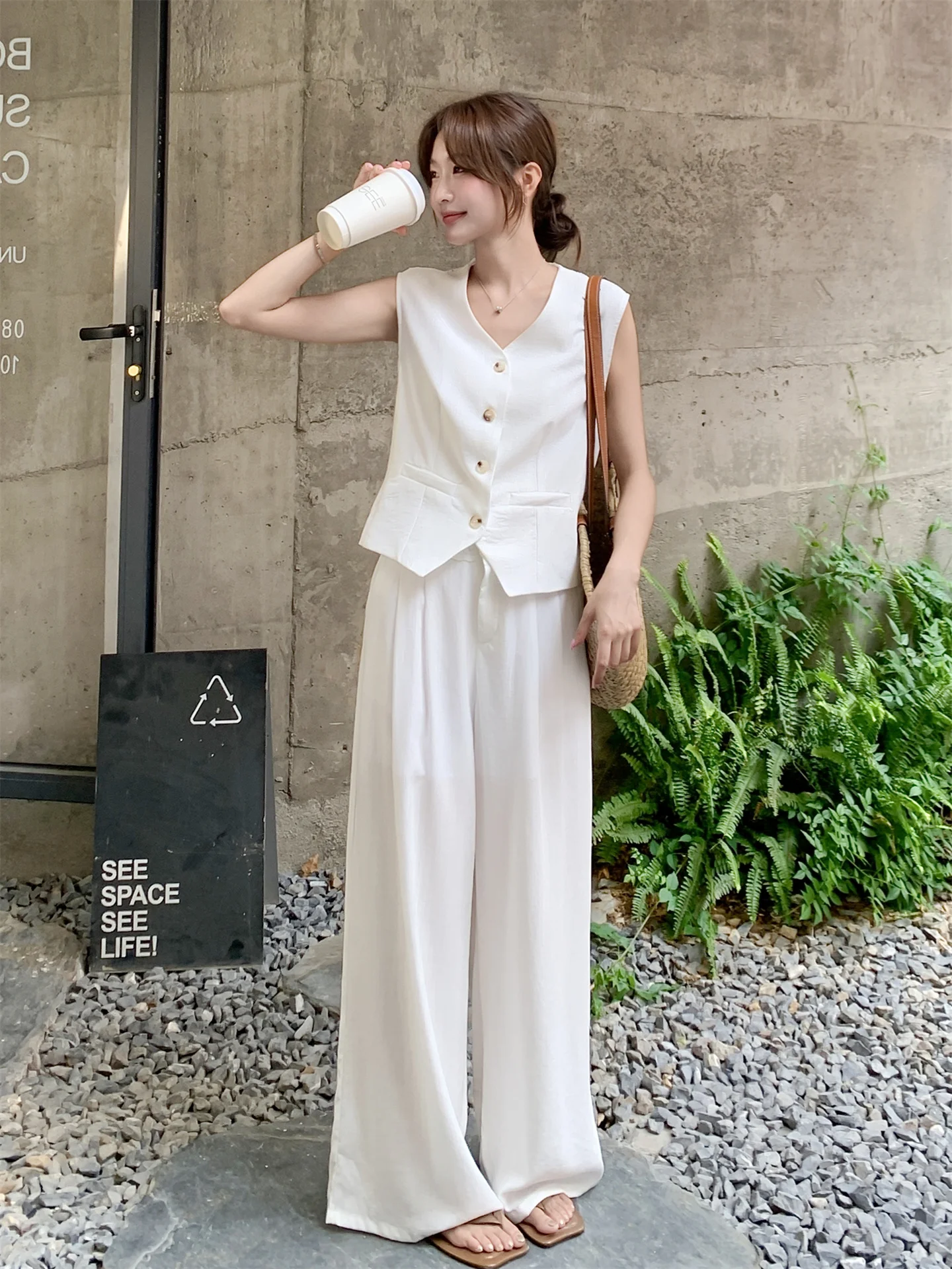 ensemble-deux-pieces-en-dentelle-blanche-pour-femmes-gilet-ajoure-pantalon-decontracte-nouveau-design-d'ete-sens-manger-de-l'apparence-tendance-2025