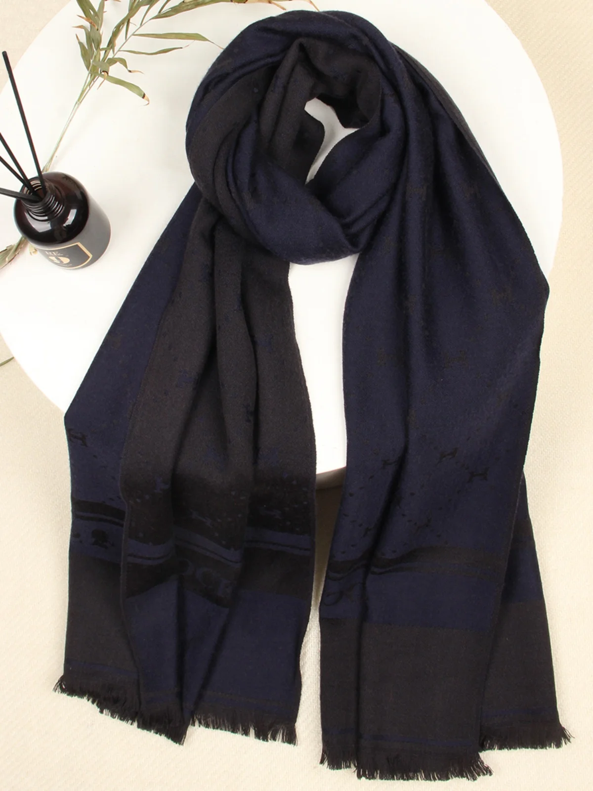 クラシックなソフトオーストラリアウールスカーフショール、男性と女性用、多機能で多用途、ディープブルーのタッセルトリム、韓国スタイル、春と秋