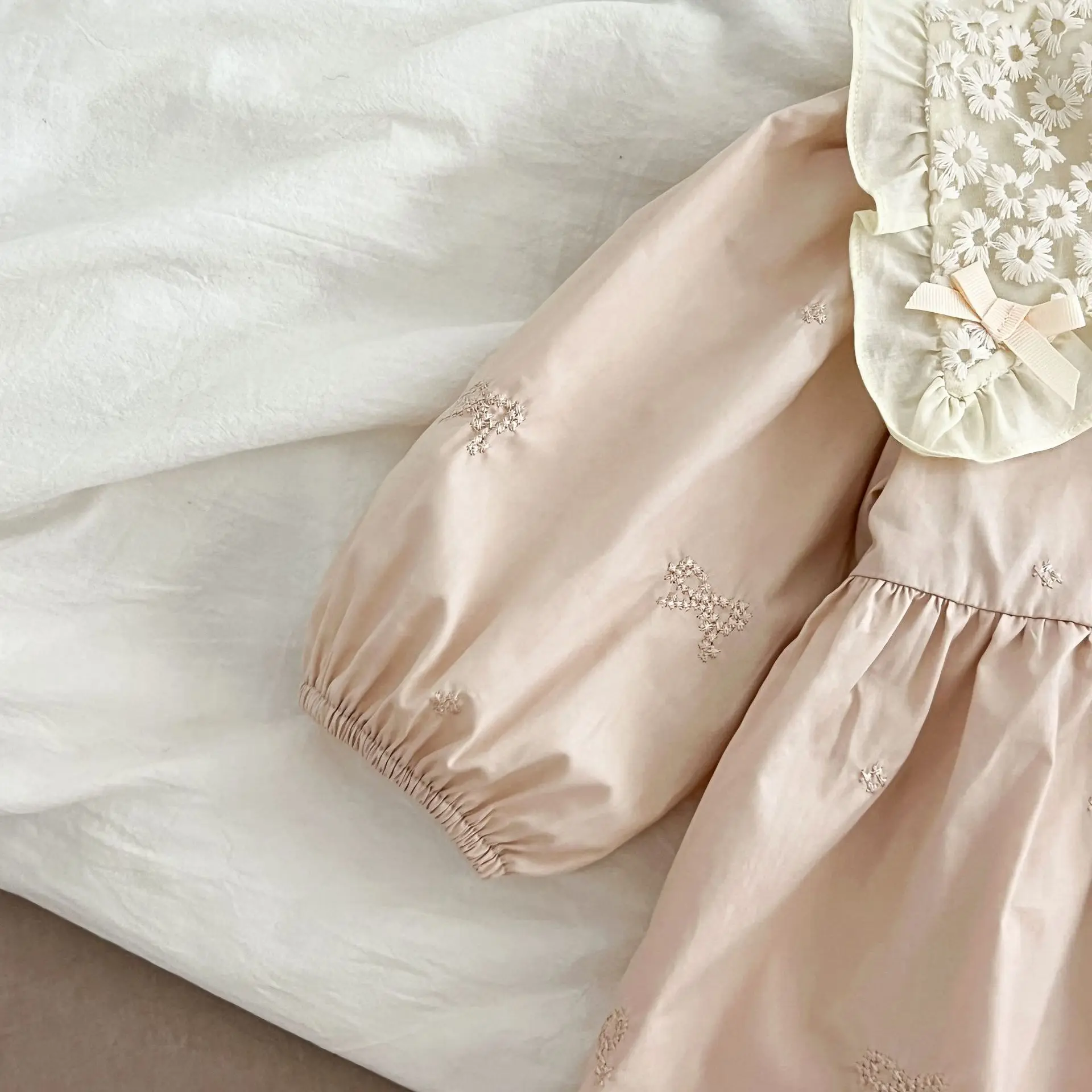 Frühling Schwestern Kleidung Mädchen Bogen Stickerei Spitze Kleidung Baby Strampler Baumwolle Säuglings Body Prinzessin Mädchen Schwester Familie Kleid – Detail 10
