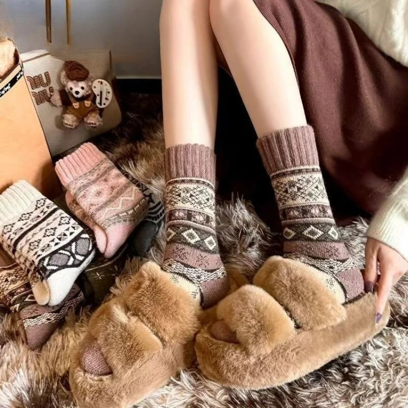5 paires de chaussettes en laine épaisses, chaudes et résistantes au froid, Style ethnique rétro, décontractées et confortables, chaussettes mi-tube pour femmes, hiver