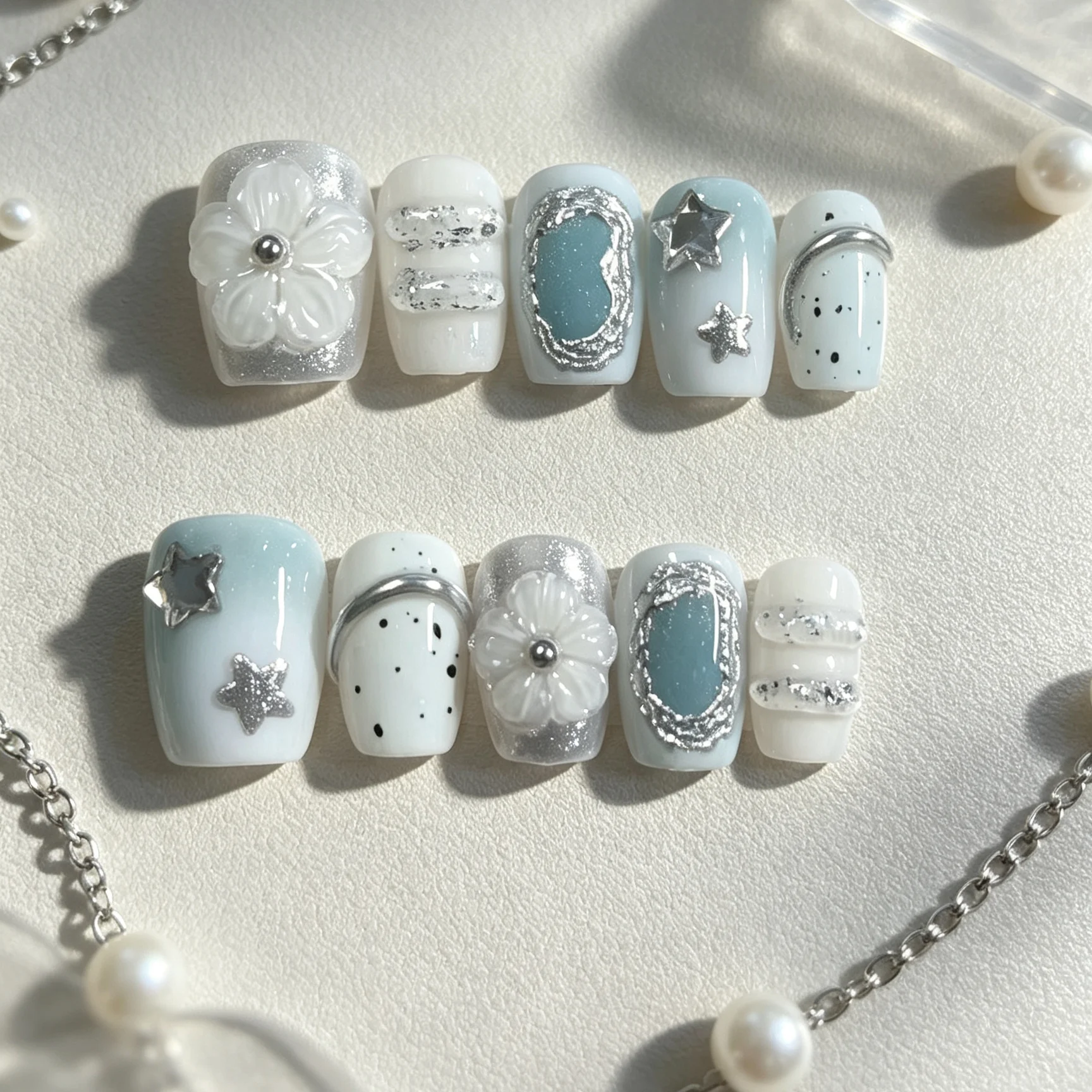 10 hand pressed short square nails, beautiful fake nails, exquisite silver gray mist blue flowers, suitable for women to use