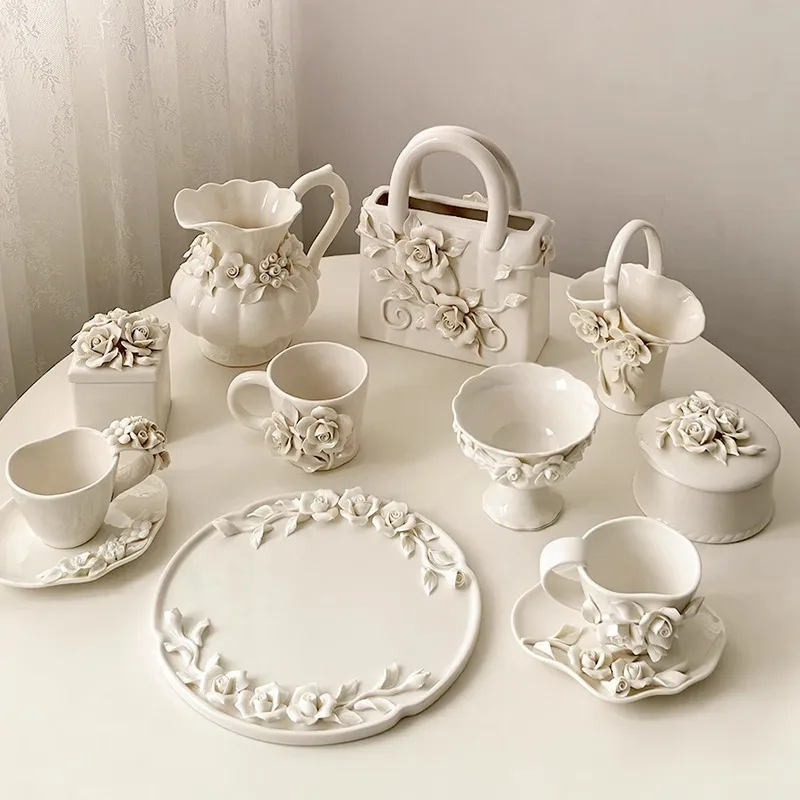 Leichte Luxus-Stil Relief Kamelie Keramik Vase Dekoration für den Heimgebrauch, hochwertige Schmuck Dekoration Glas Display Platte