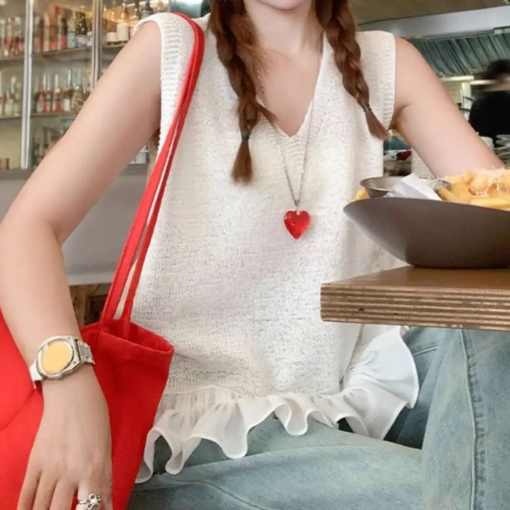 سترة صيفية محبوكة بدون أكمام على الموضة سترة حلوة مرقعة من الكروشيه قطع علوية قصيرة على شكل حرف v على الطراز الكوري قميص قصير شبكي مكشكش للفتيات