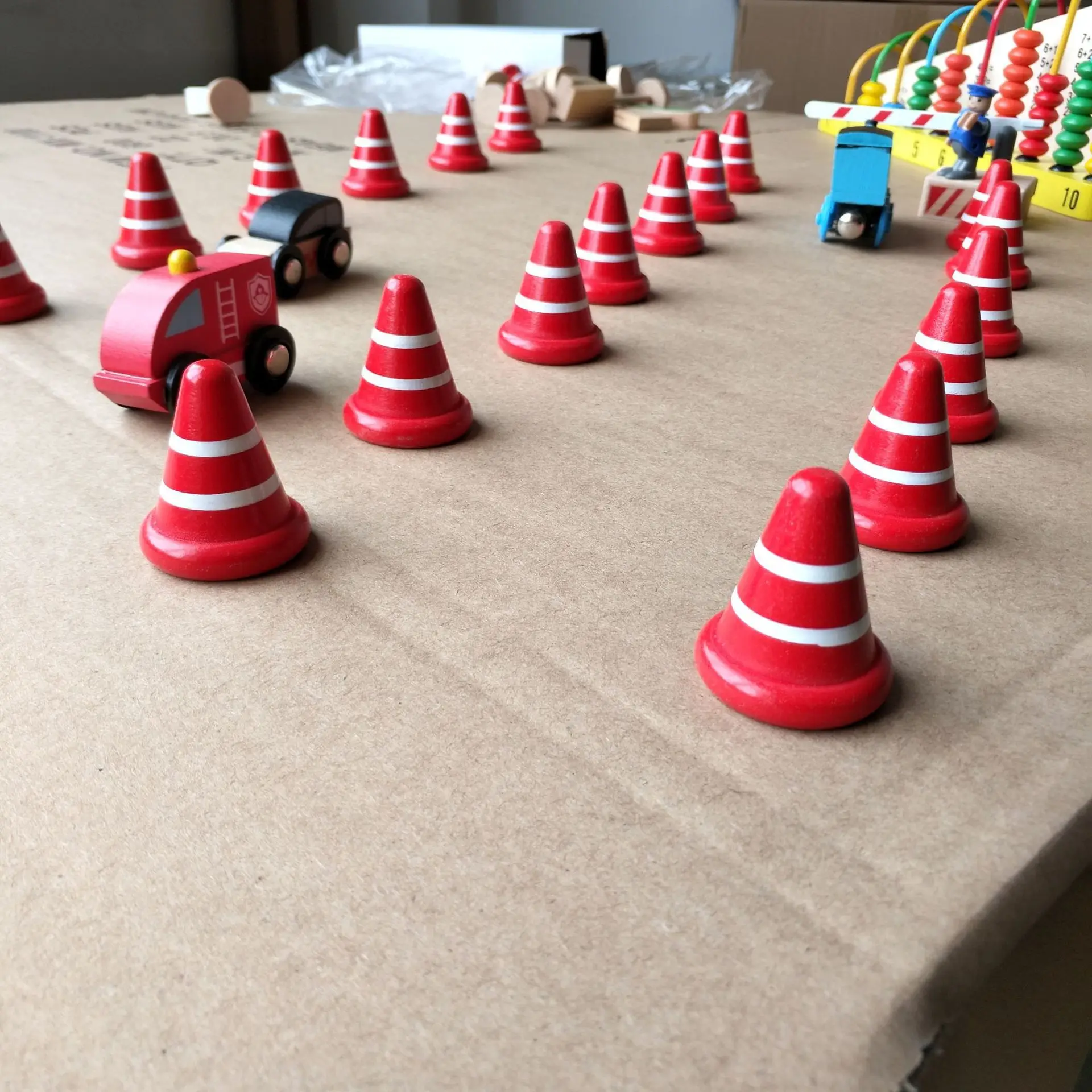 10- Mini wooden traffic learning signs, red safety barrier cone-shaped road signs, wooden traffic obstacles, traffic signs
