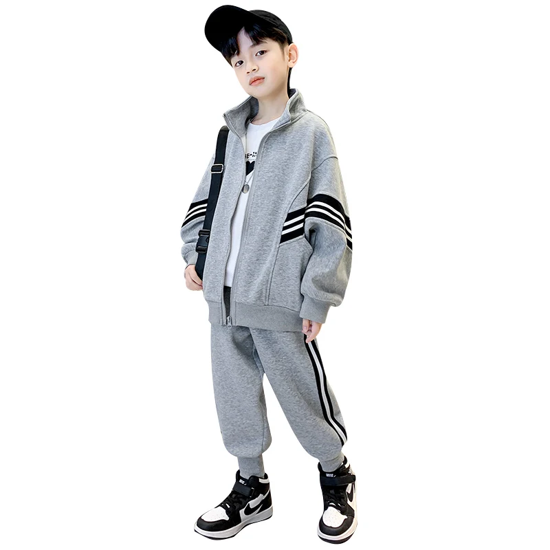 

Boys' Stylish Sports Tracksuit Set with Color-blocking Stripes - A Trendy and Comfortable Athletic Outfit for Children