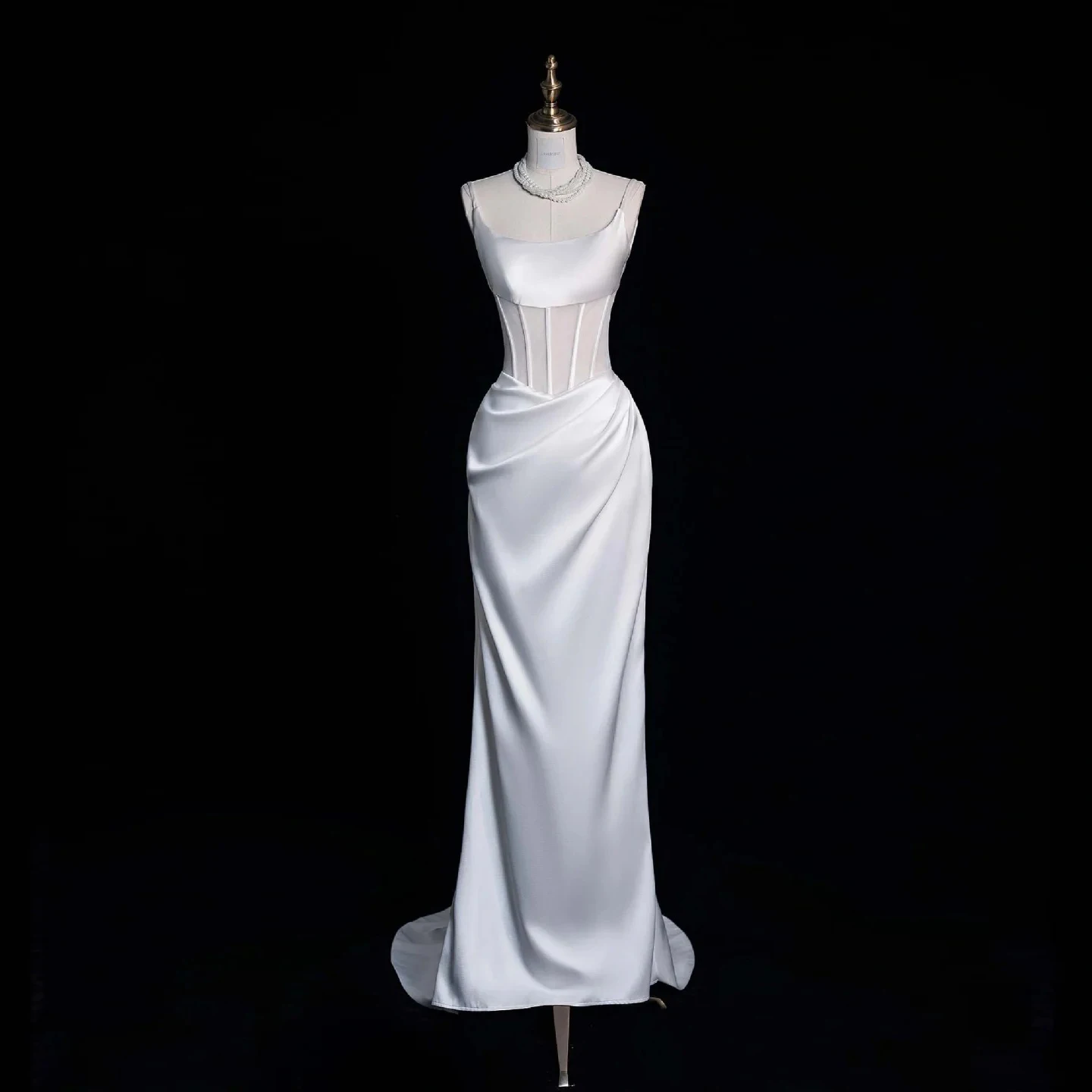 Robe de Bal en Satin Blanche Élégante Personnalisée, Bretelles Spaghetti, Taille Plissée, Longueur au Sol, Robe de Soirée, Mariage