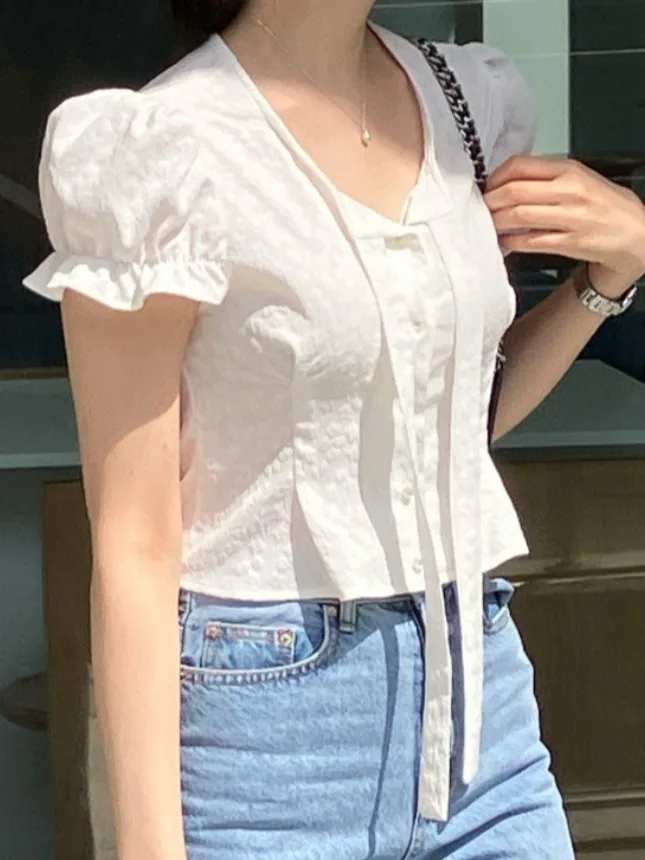 Csa branca de manga curta bolha fena verão novo estilo decote em v cor pura detalhe de avata único botão topo para p...