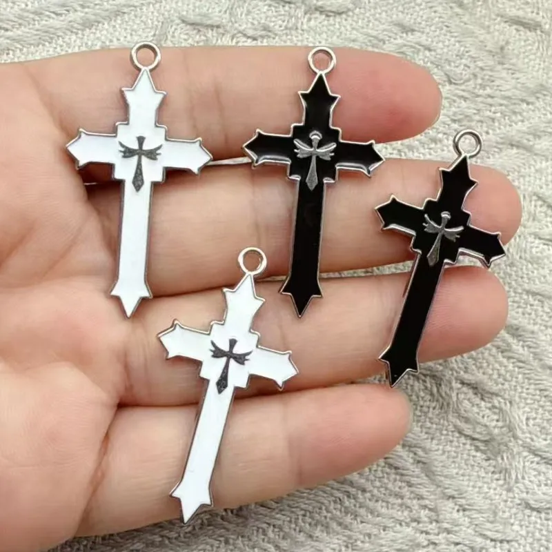 10 piezas de dijes de metal esmaltado con cruz en blanco y negro para la fabricación de joyas DIY: pendientes, collares, pulseras y accesorios para llaveros