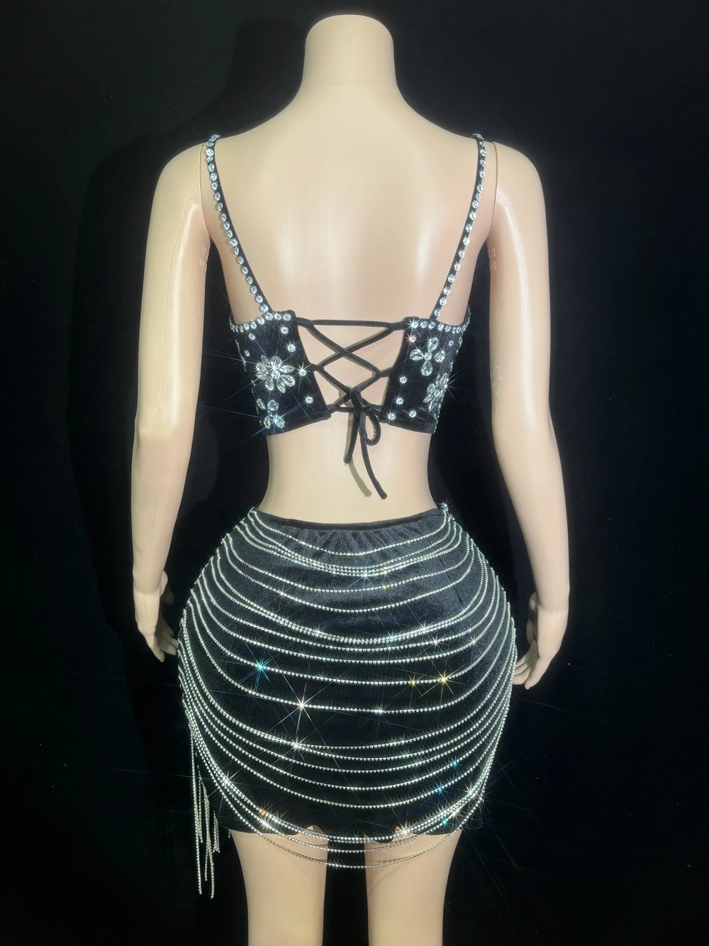 반짝 이는 라인 석 체인 자르기 탑 미니 스커트 두 조각 세트 여성 섹시한 축하 파티 생일 드레스 성능 무대 착용