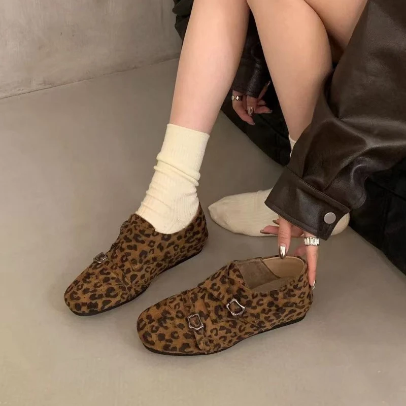 النساء أحذية مسطحة ساحة تو القوس أحذية خفيفة بدون كعب أنيقة جديدة 2025 موضة الشتاء امرأة أحذية رياضية عادية الرياضة Zapatos Mujer