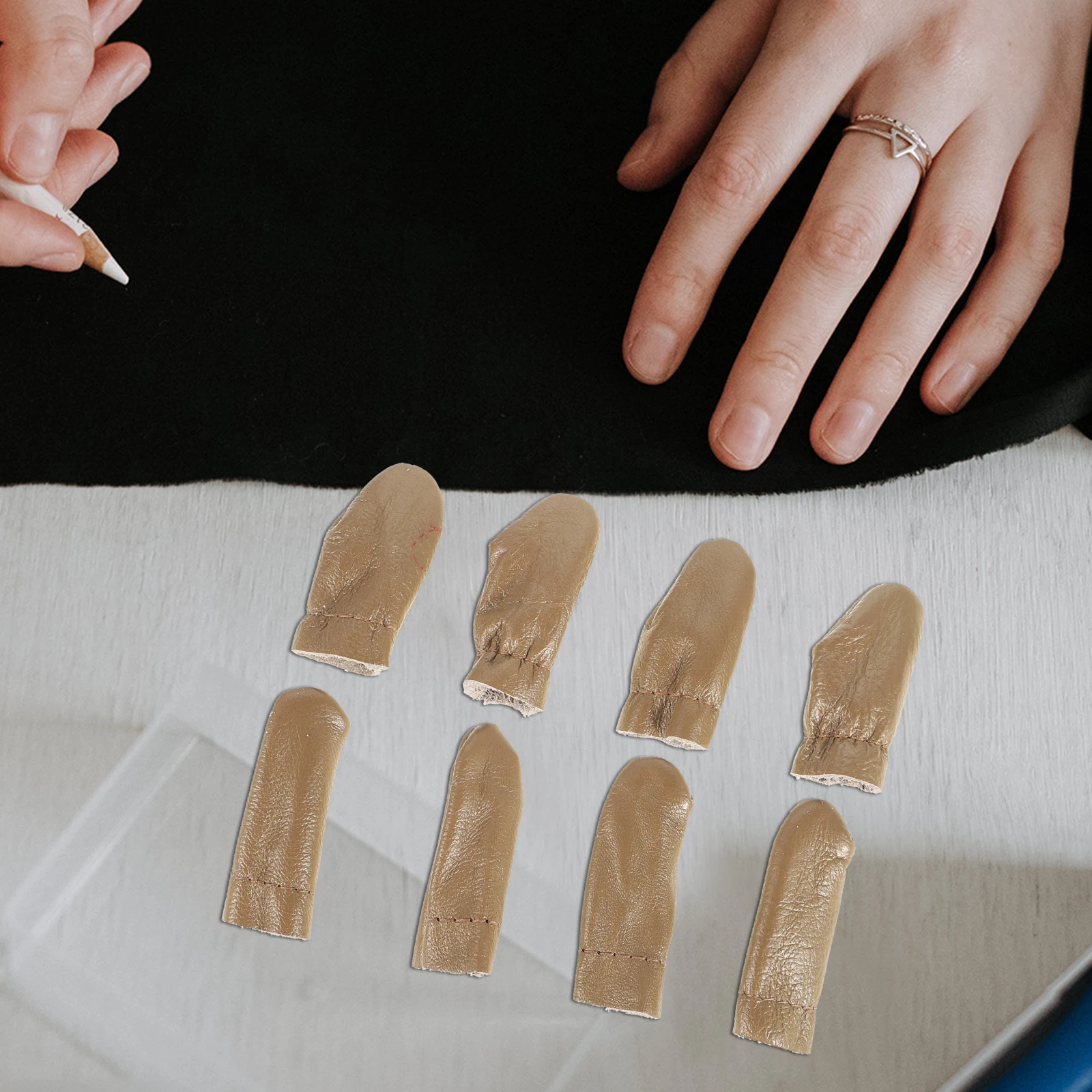 

4 Sets Thimbles for H Sewing Crochet Kit Knitting Accessories Finger Cots Protector Lightweight Compact Storage Cowhide