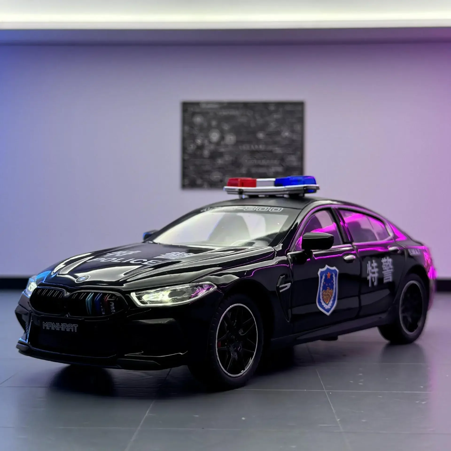 Simulation 1:24 BMW M8 Police Alloy Car Diecast Metal Model Sound & Light Pull Back Toy Computer Desktop Ornaments Display Gift