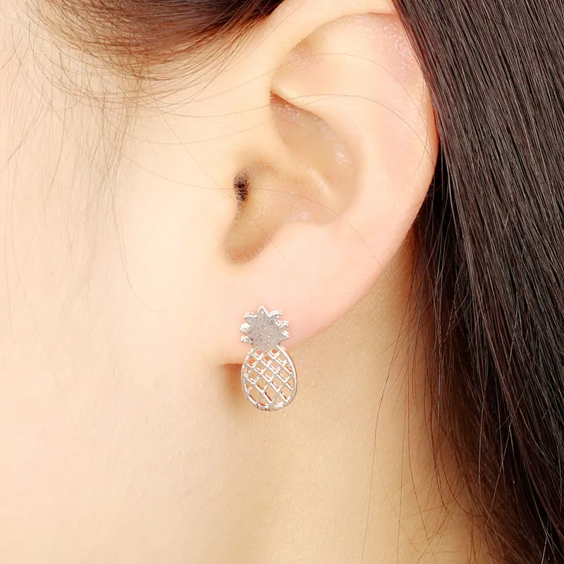 جديد الذهب اللون الجوف الأناناس الفاكهة قرط الاذن المرصع للنساء مزاجه بسيط الهندسة مجوهرات Brincos هدية الكريسماس