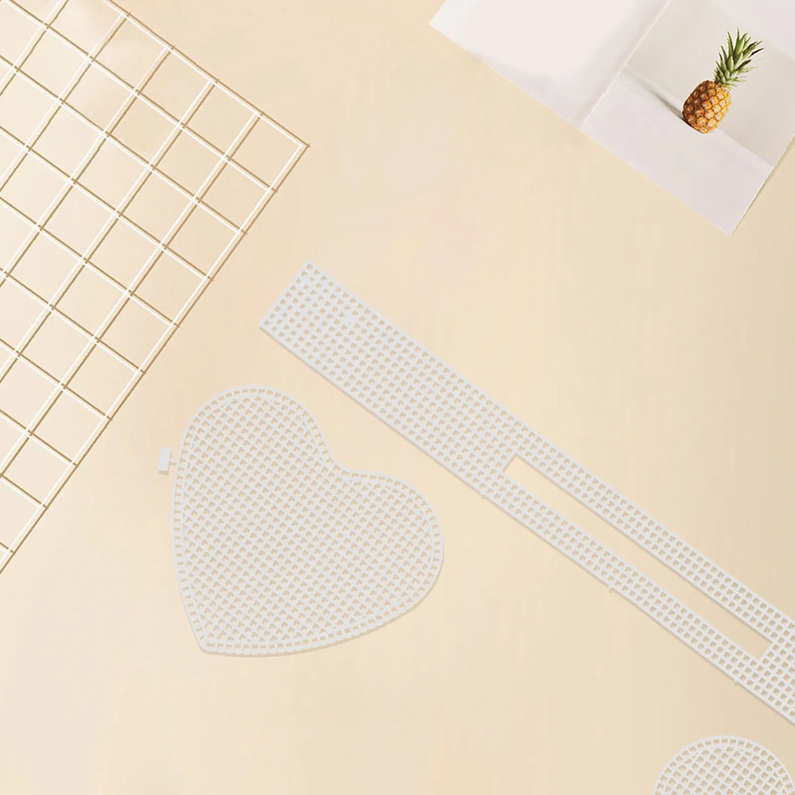 

Набор из 6 заготовок для вязаных сумок: пластиковые основы в форме сердца, сетчатые вставки для дна сумки, белая сетка для рукоделия