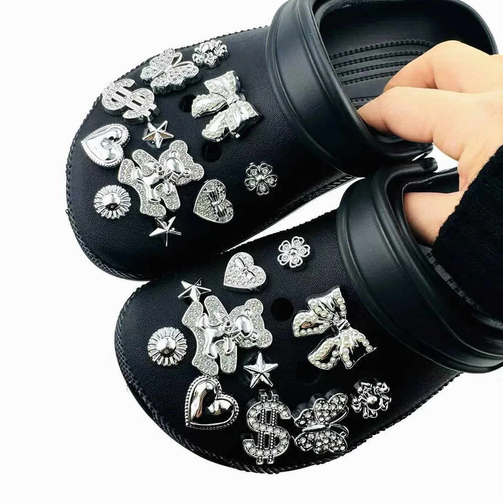 22-teiliges Sommer-Mode-Schuh-Charms-Set, Zubehör für Clogs, Schuhschnallen, silberne Diamant-, Bären-, Schmetterlings- und Nieten-DIY-Schuhdekorationen – Detail 9