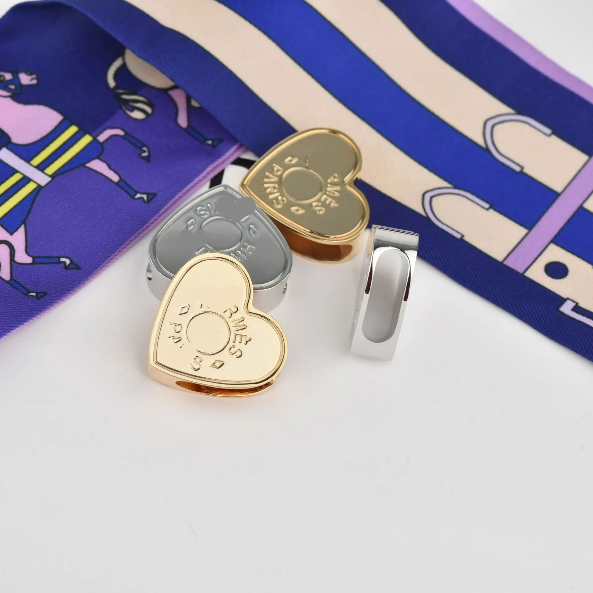 Рисунок 2 - Сердце Шарф Кольцо шарфы Пряжка