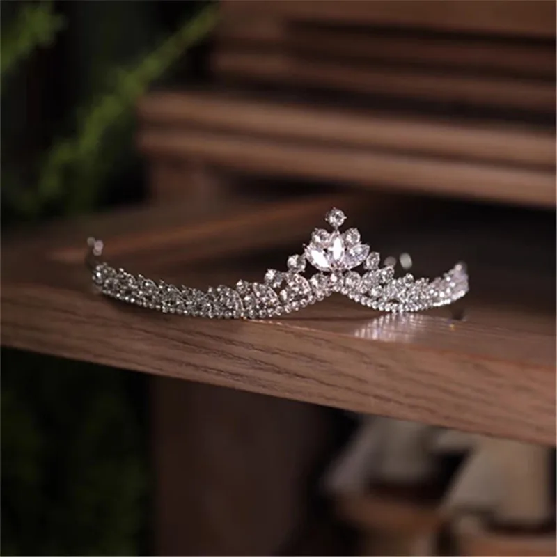 CC Trendy Crown Women Hair Accessories Bridal Headpiece Engagement Jewelry Wedding Tiaras Leaf Shape Shining Crystal Crown HS71