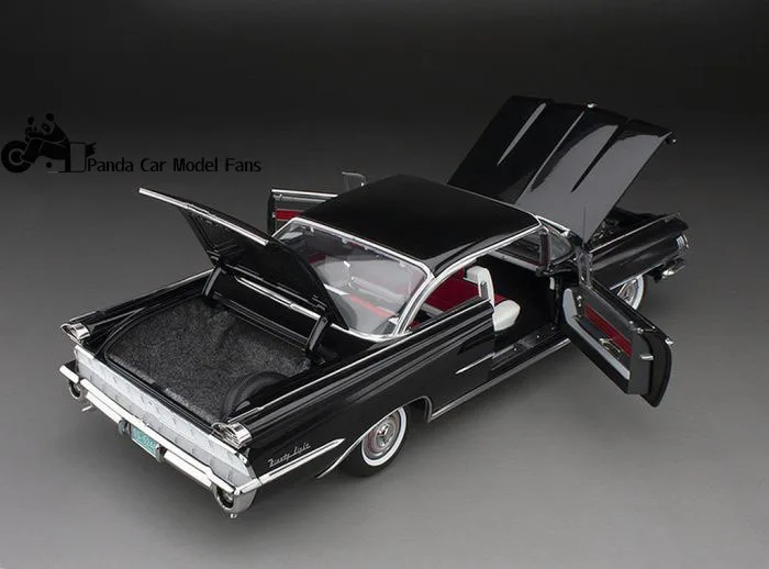 SunStar 1:18 simulation alloy car model Platinum Edition Oldsmobile car ornament gift collection home ornament car model