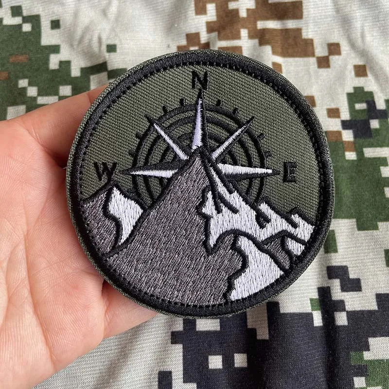 Outdoor-Ausrüstung, Bergkompass, Moralabzeichen, besticktes Aufnäher-Set mit Klettverschluss, taktische Applikation für Rucksack, Weste, Armband, Jacke. – Detail 5