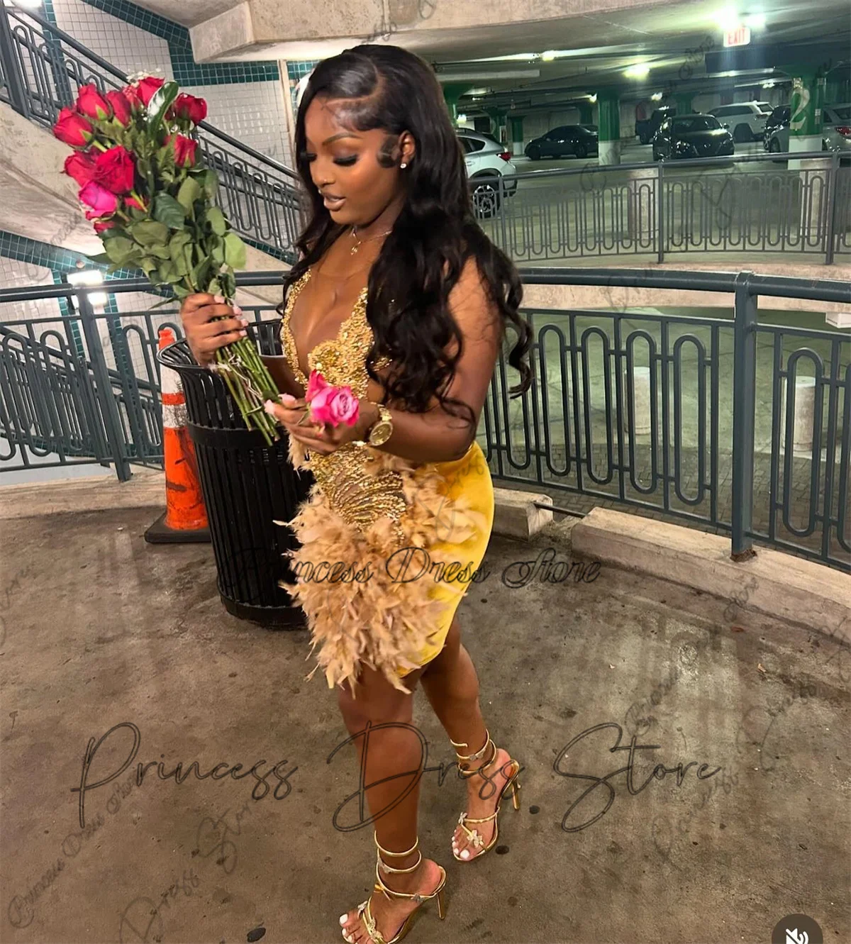 Vestido de fiesta corto sexy, minivestido de cóctel con cuentas de diamantes brillantes, vestido de fiesta de cumpleaños, vestido de fiesta personalizado con plumas