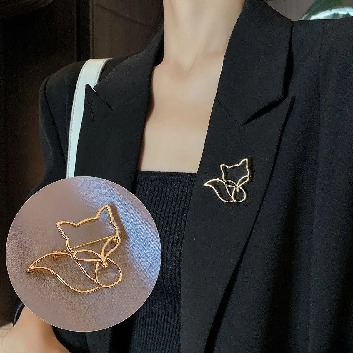 Elegant Women's Gold Fox Brooch