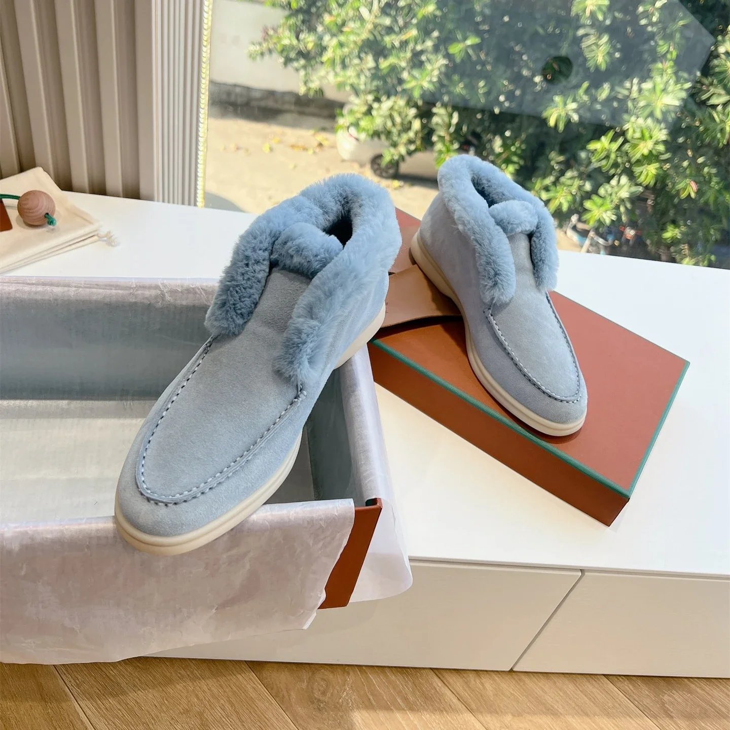 النساء جلد البقر الطبيعي الفراء المتسكعون حجم 35-42 شتاء دافئ حذاء كاجوال الكبار الصوف الأخفاف الدافئة جولة تو الأحذية