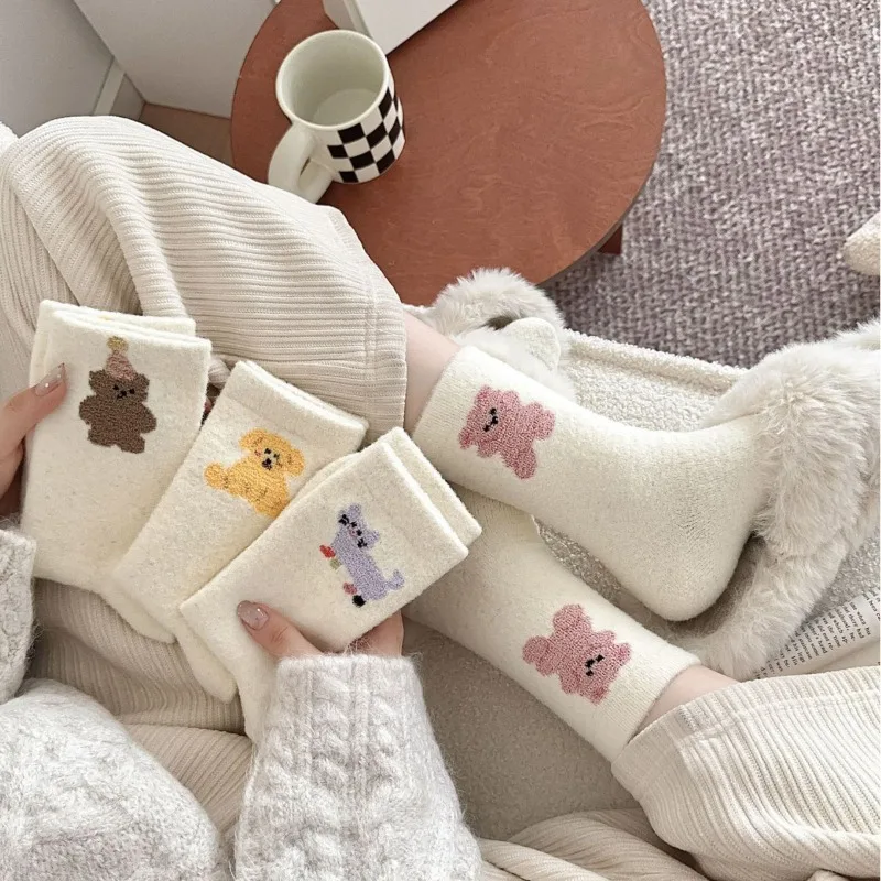 

4 Pairs Autumn Winter 2025 Fleece-Lined Cotton Mid-Calf Socks Thick Fleece-Lined Warm Knit Socks with Print Thermo Thick Socks