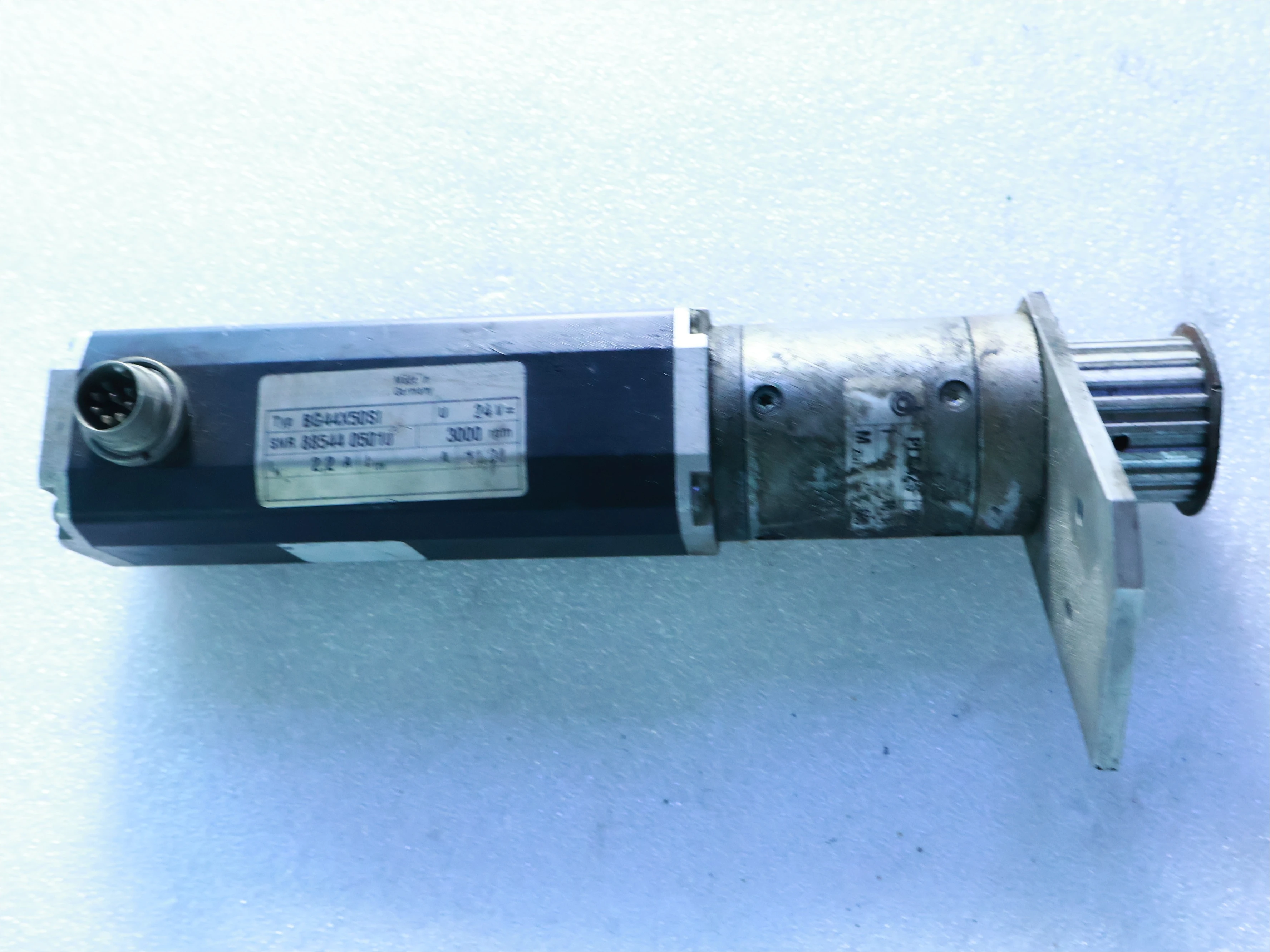 

Б/у серводвигатель BG44X50SI 24VDC для Dunkermotoren BG44X50SI