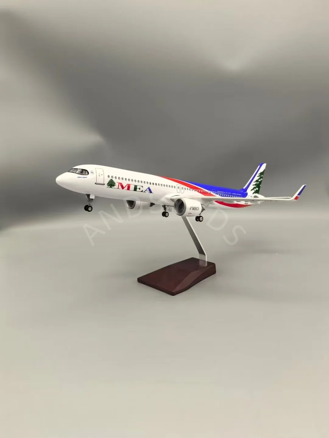 

1/100 Scale A321 Air MEA Middle East Airlines 44cm Airbus Diecast Aircraft Model T7-ME2 With Stand Collectible AirPlane Gift