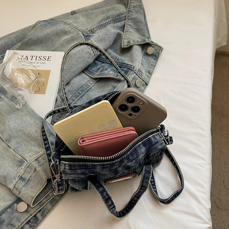 Winter Hot-selling New High-value Fashion Designer Denim Bag Women's Casual Simple and Versatile Light Shopping Messenger Bag