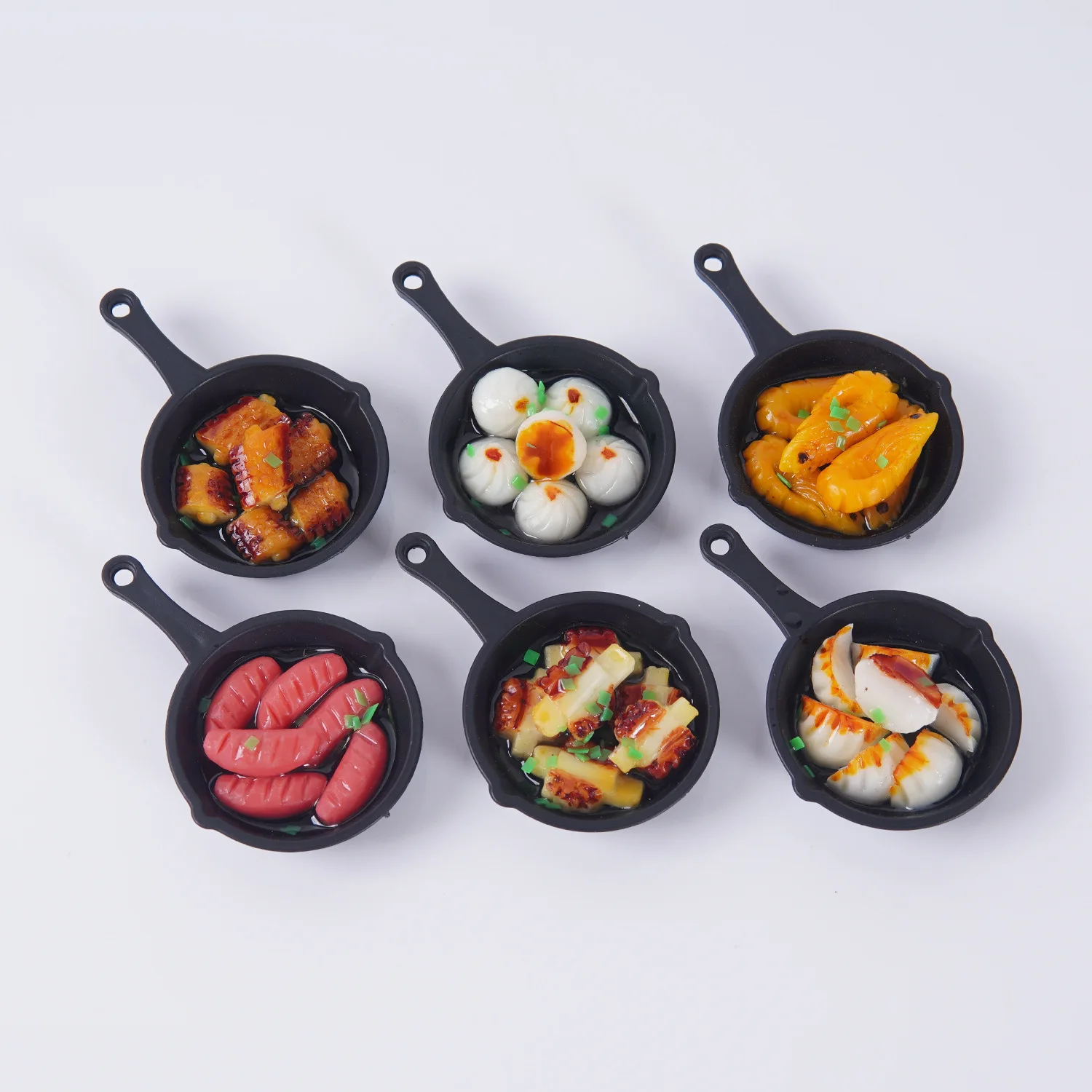 Mini Frying Pan Sausage Ribs Dry Shrimp Pan 4cm Food Model Kitchen Scene Pendant Miniatures Food Toys  Keychain Decorations