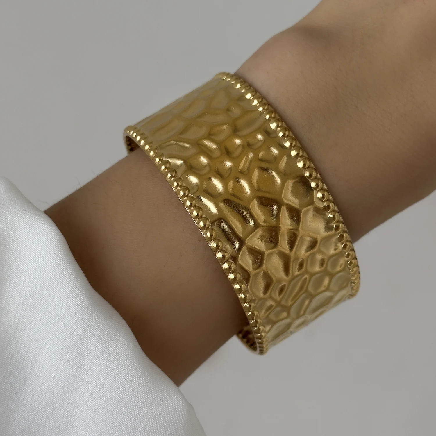 Vintage Unregelmäßige Armband für Frauen Edelstahl Gold Farbe Offene Manschette Armreif Exquisite Luxus Wasserdicht Schmuck Zubehör – Detail 8