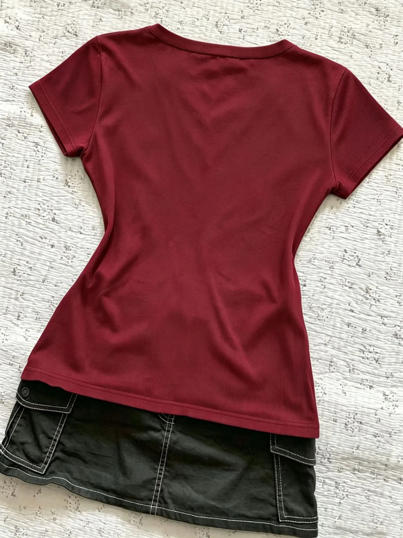 Women's knitted short-sleeved henley top with a bow adorned with hot-pressed rhinestones