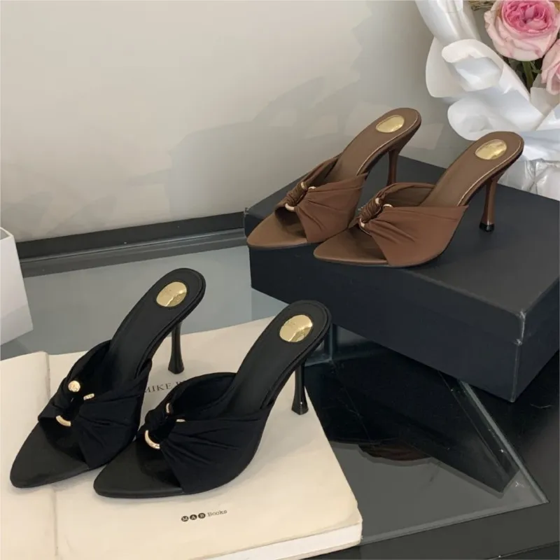 

New summer 2025 pointed-toe French high-heeled flip-flops for women to wear on the outside