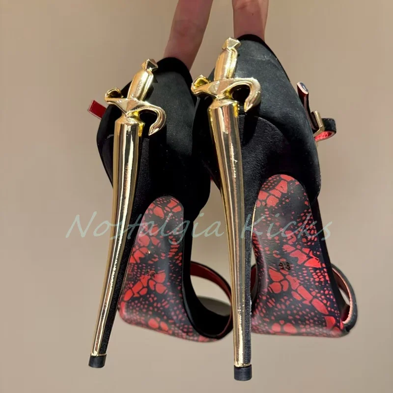 جديد فاخر السيف على شكل خنجر كعب الصنادل المفتوحة تو جلد أسود معدني ديكور فستان أحذية المرأة مشبك أحذية حفلات الزفاف