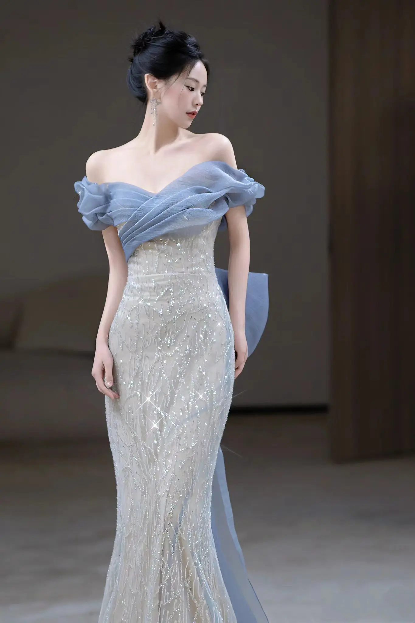 Adore Customized Zoete en elegante tweekleurige matching voegt een vrouwelijke aanraking toe aan de avondjurk voor speciale gelegenheden Staartjurk