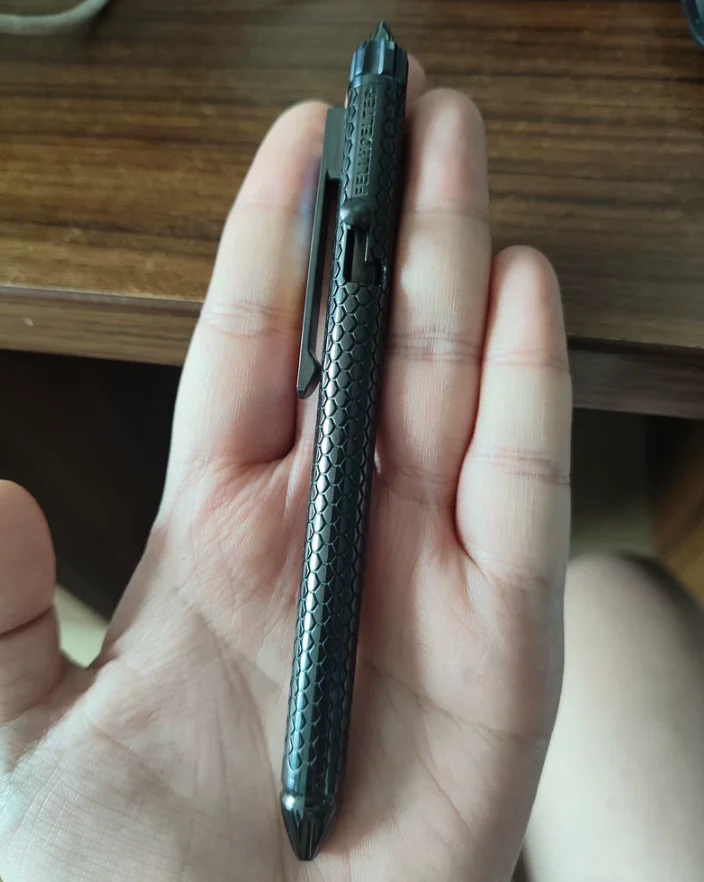 Used EDC Mulberry Fish Head FH Tactical Pen Zirconium Alloy, Zirconium Rainbow Back Clip Pen fitget decompression toy