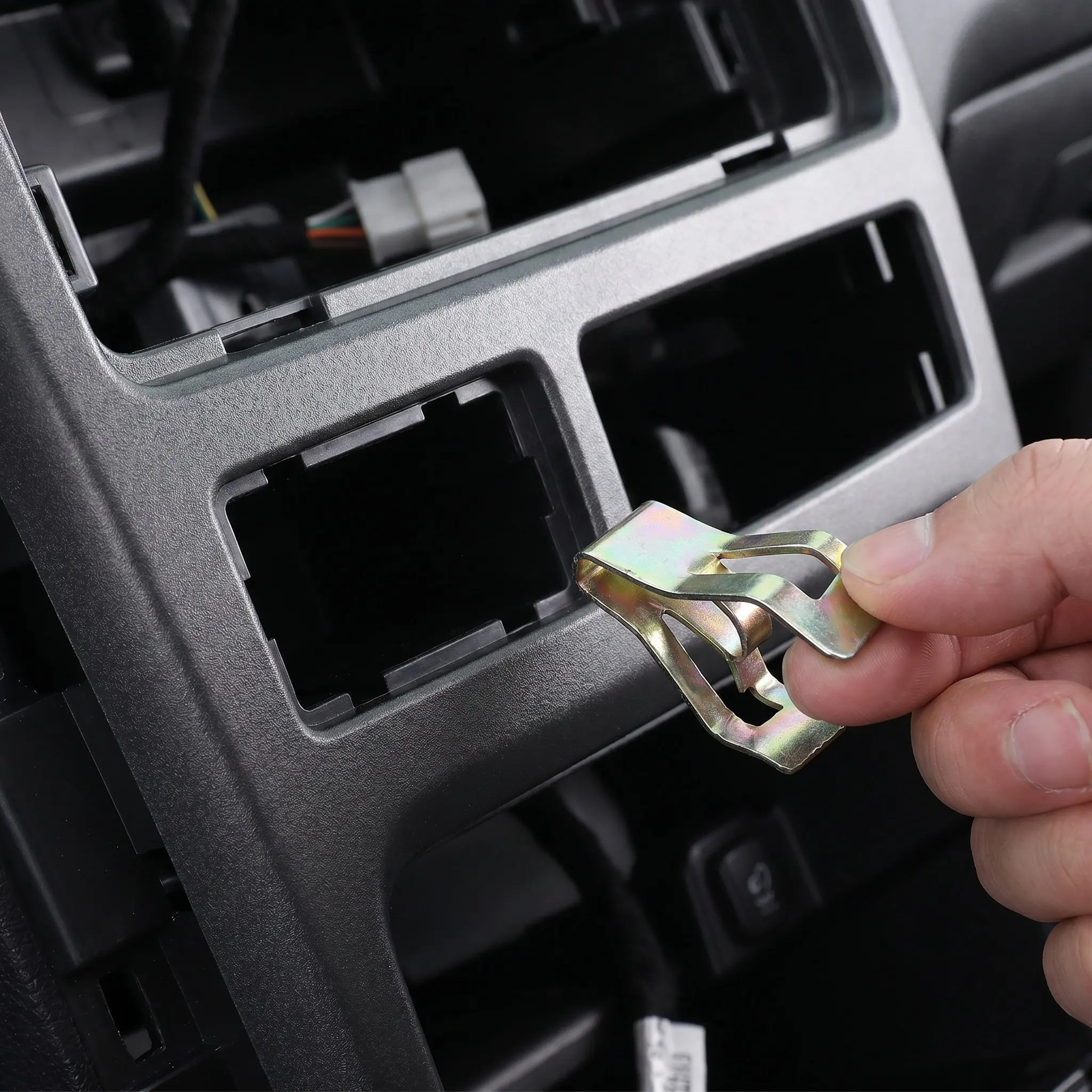 30Pcs Auto Dash Panel Retainer Clips Metal Trim Clip Dashboard Interior Panel Console Trim Repair Fastener U Shaped Design