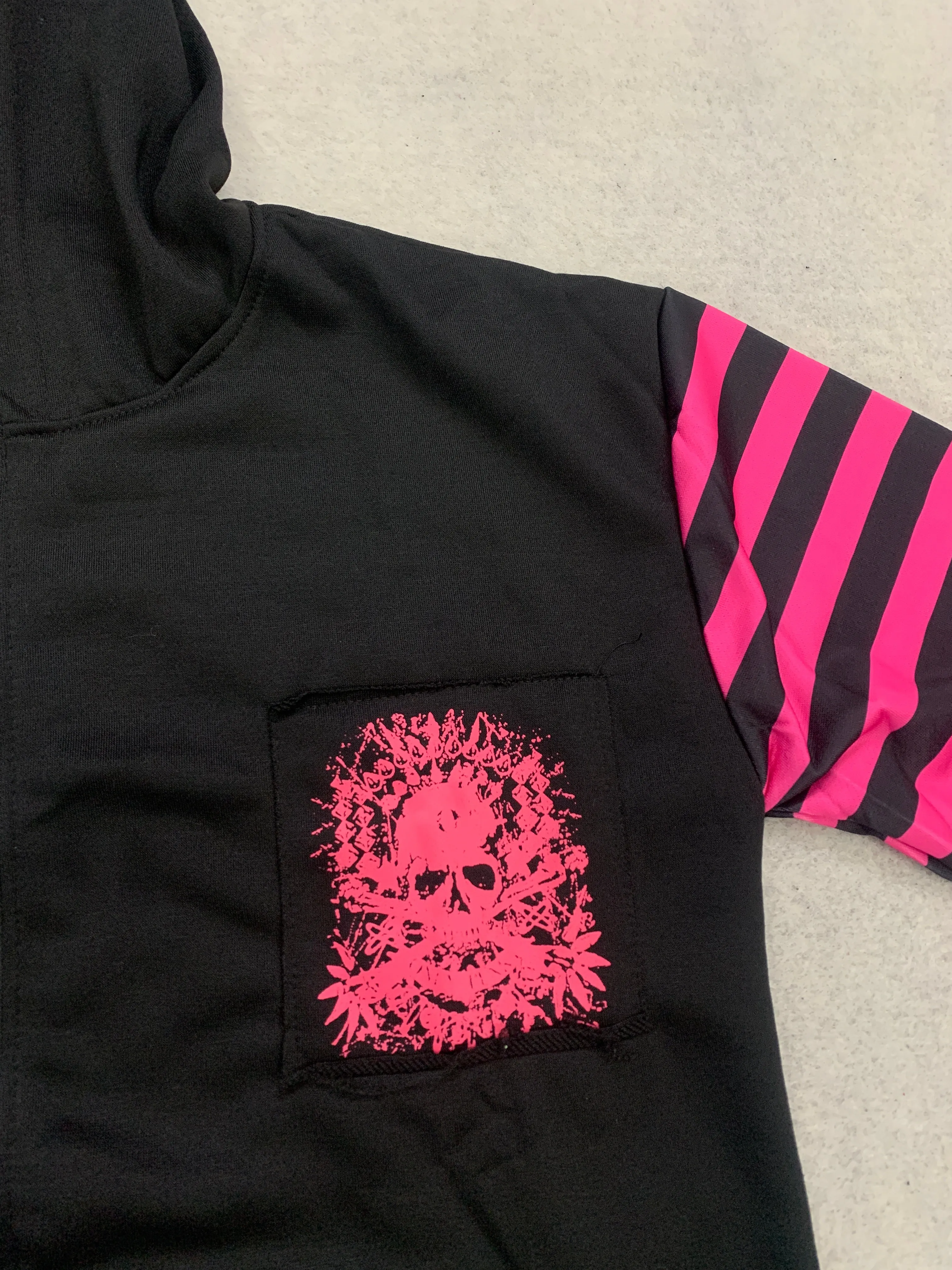 Damen Zip-Up Hoodie mit Hasenohren, Totenkopf-Print auf der Rückseite, gestreift, langärmelig, Y2K Emo Goth Ästhetik, lockere Streetwear-Jacke. – Detail 4