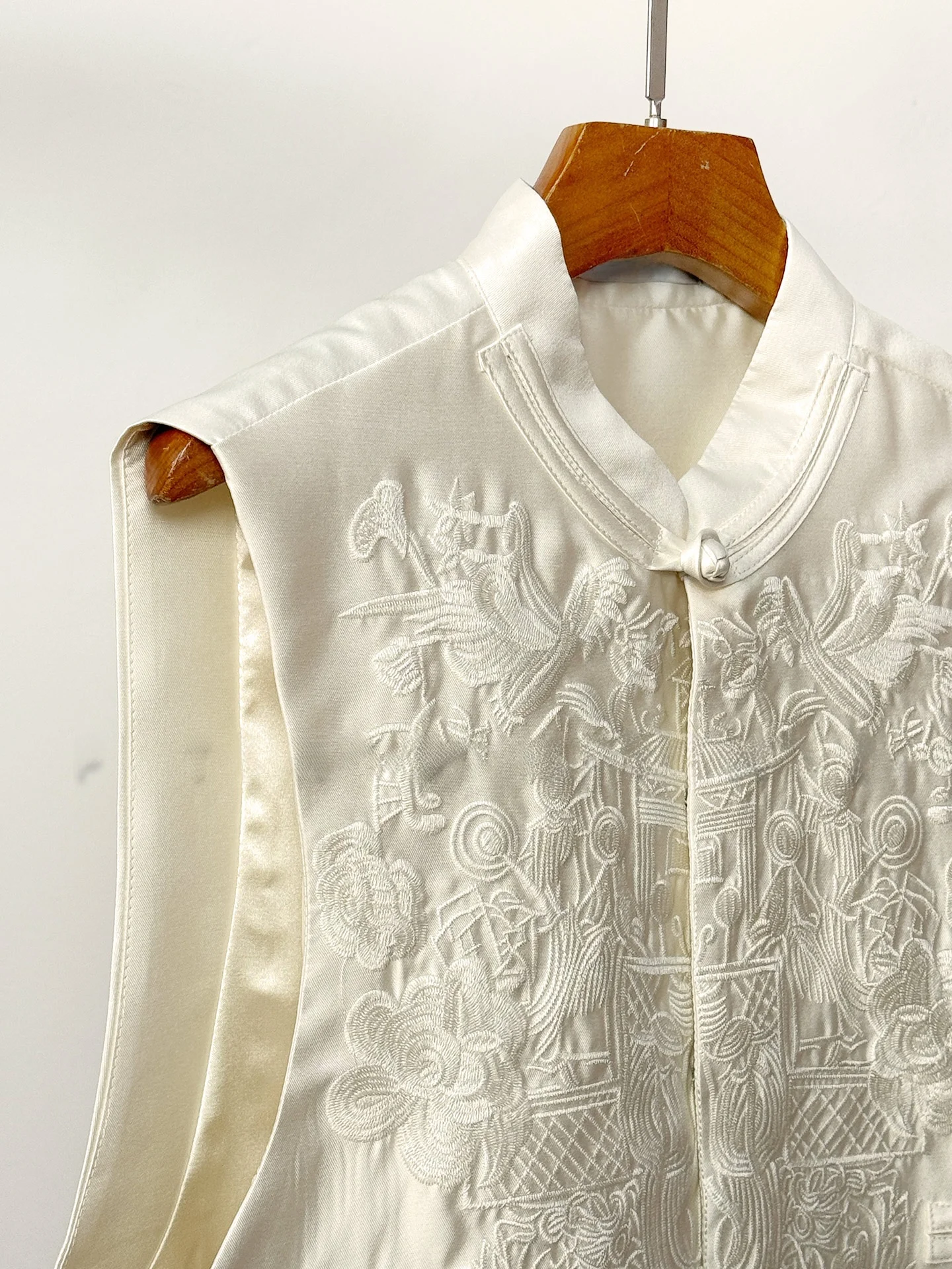 

PTHERINE Floral Embroidery Design Versatile Jacket Chinese Style Floral Pattern Lightweight Casual Loose Fit Women's Vest