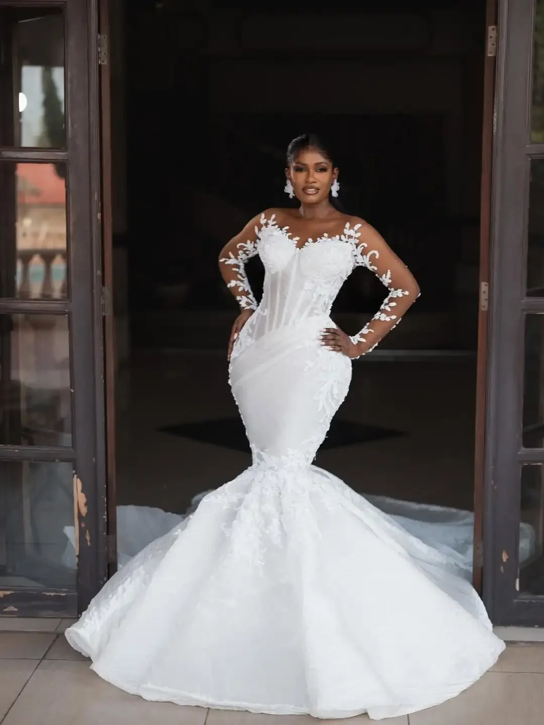 Elegant White Mermaid Lace Decal African Women's Sexy V-Neck Transparent Long Sleeved Trailing Dance Bridal Gown Customized