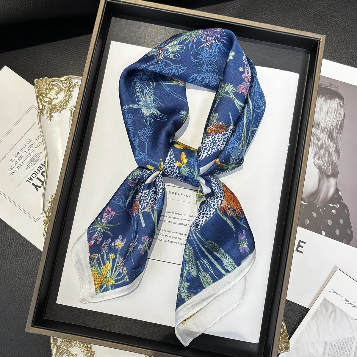Neue Literarische Modische Bandana Imitation Seide 70*70 cm Temperament Platz Schals Frauen Frühling/Sommer Weiche Satin Schal – Detail 3