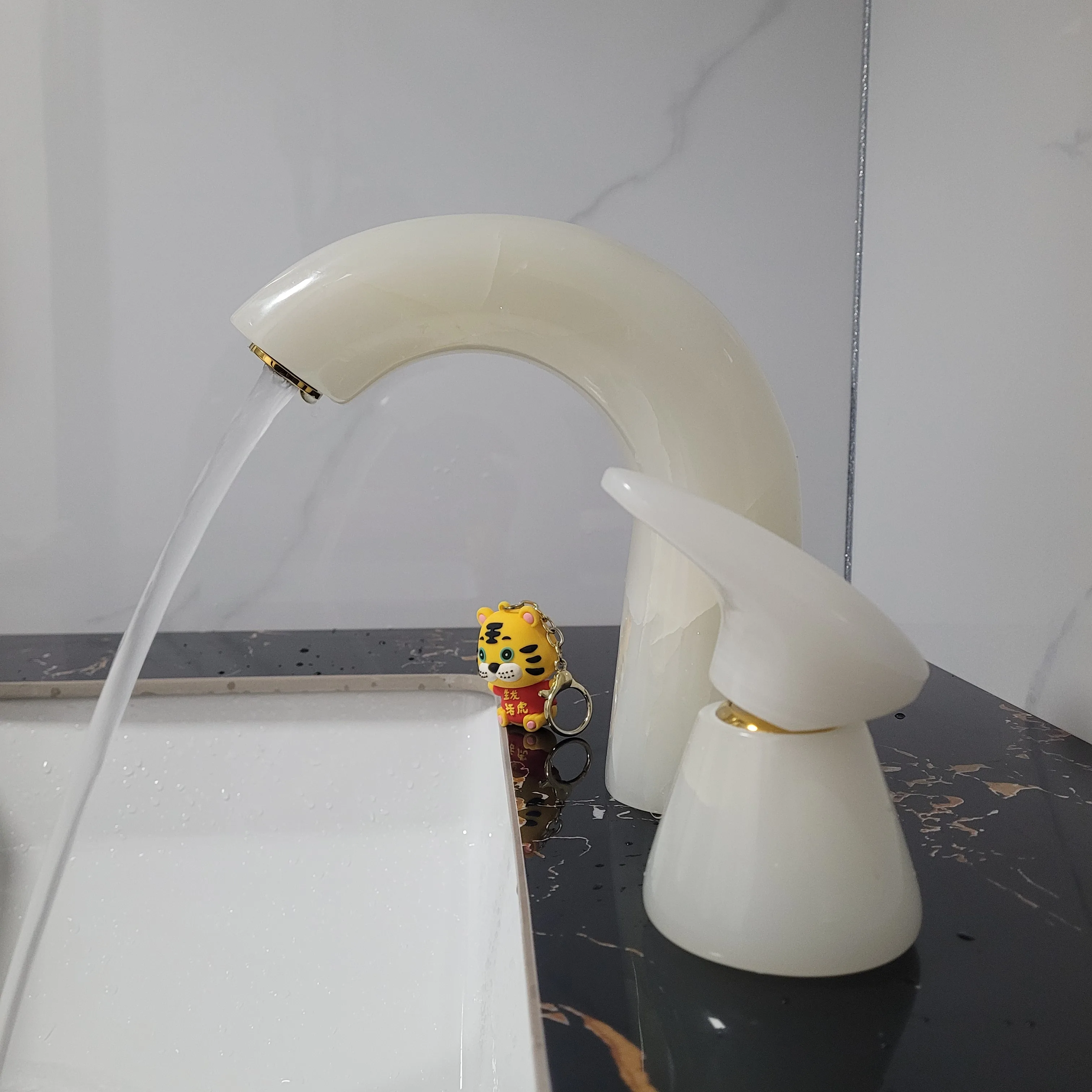 Keran Marmer Giok Putih