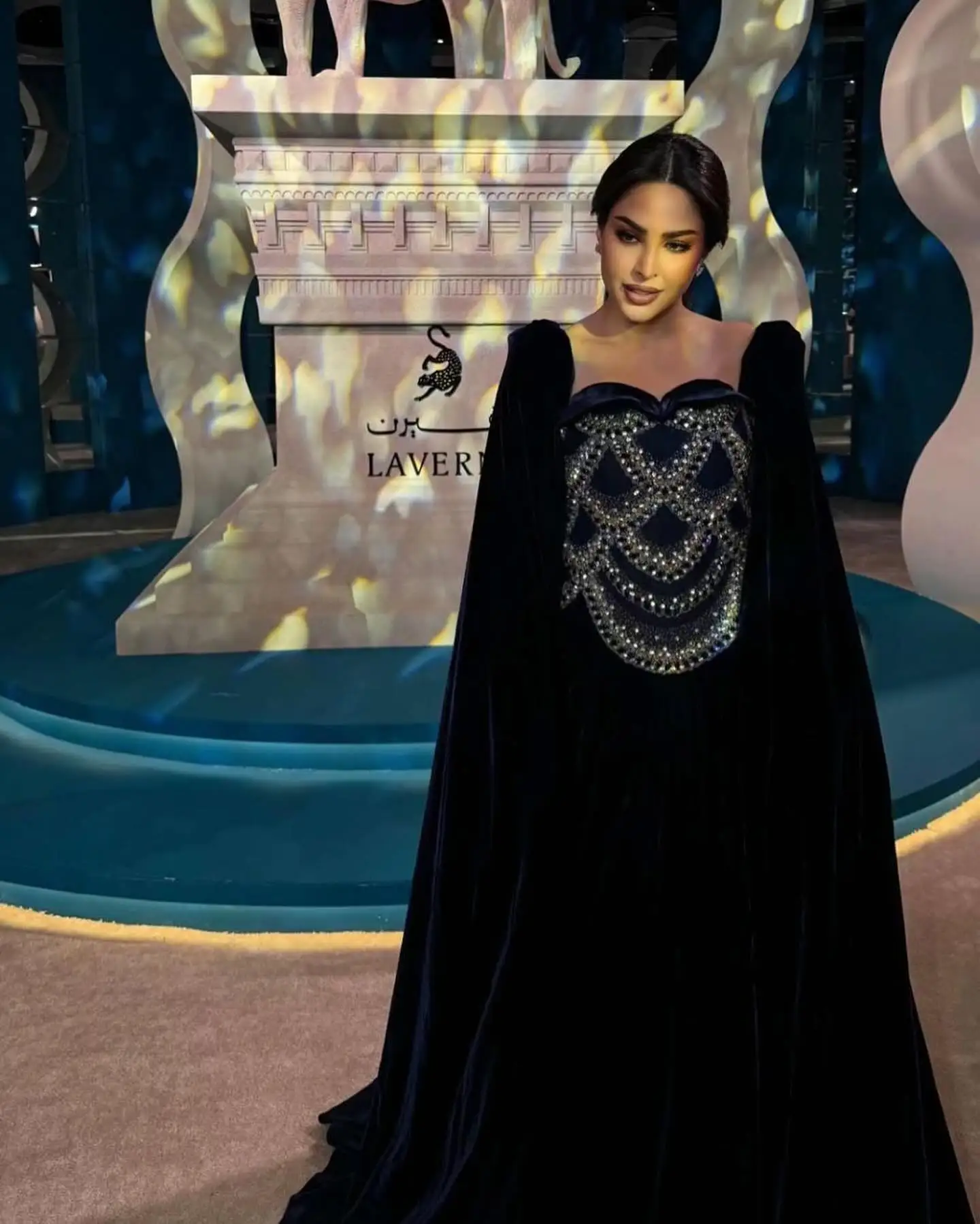 

Customized Pearls Beads Evening Dress with Cape Cap Sleeve A Line Winter Evening Gown Navy Blue Velvet Celebrity Gala Dresses